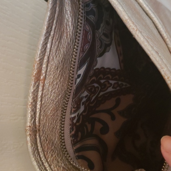 B. Makowsky Silver Distressed Leather Crossbody Handbag - Picture 8 of 13